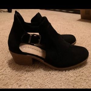Black felt Reneeze heels (6.5)
